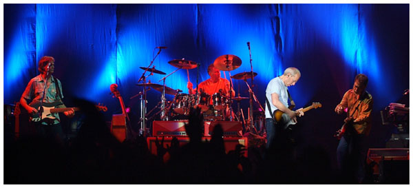 [Obrazek: Mark%20Knopfler%20(2005-05-07%20Torwar)_zm_077.jpg]